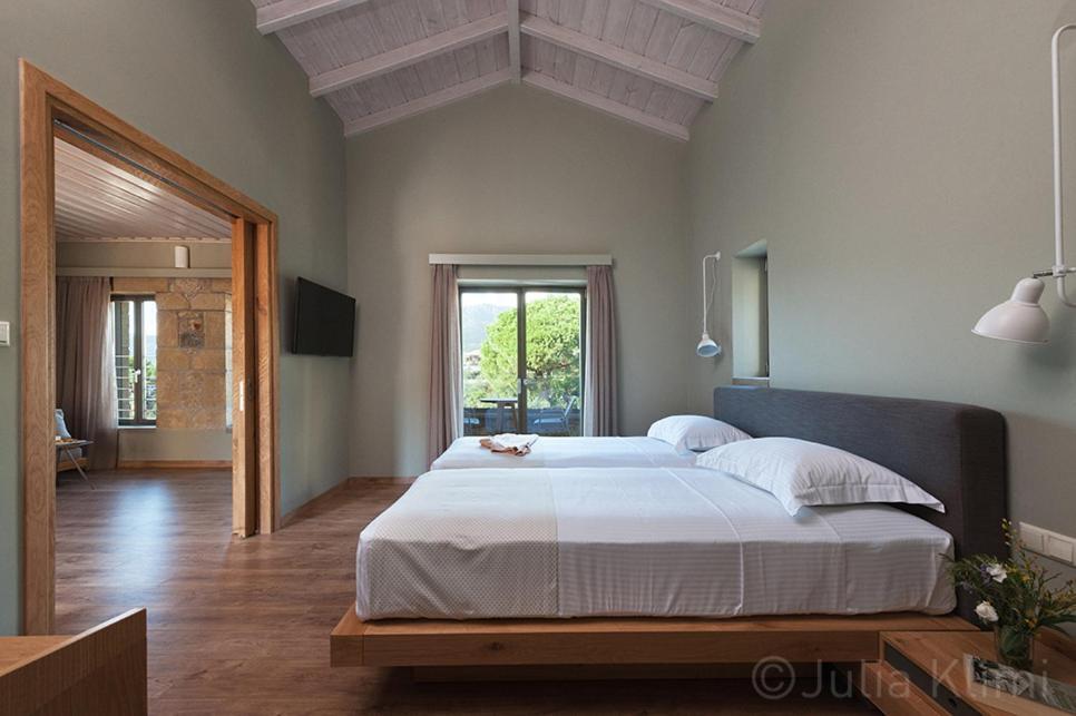 Diapori Suites Hotel Kardhamili Esterno foto