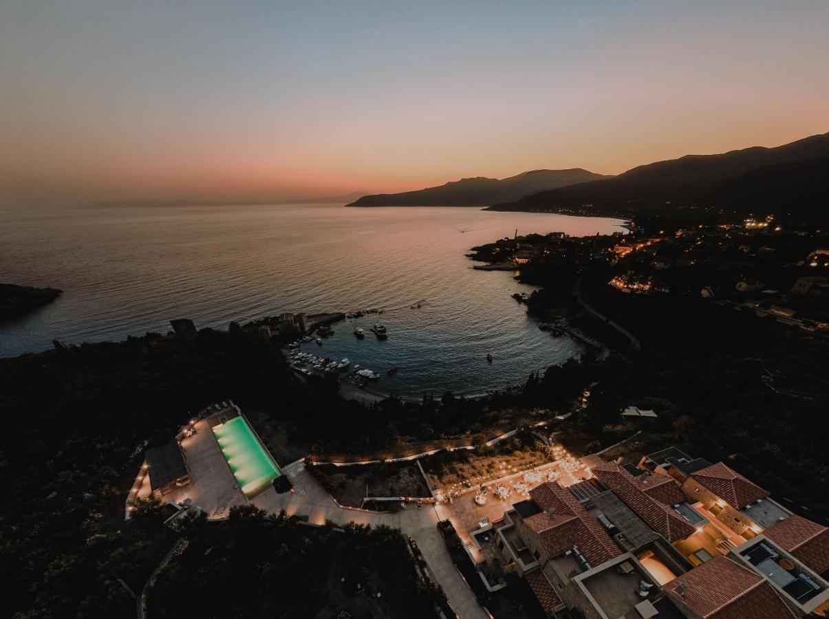 Diapori Suites Hotel Kardhamili Esterno foto
