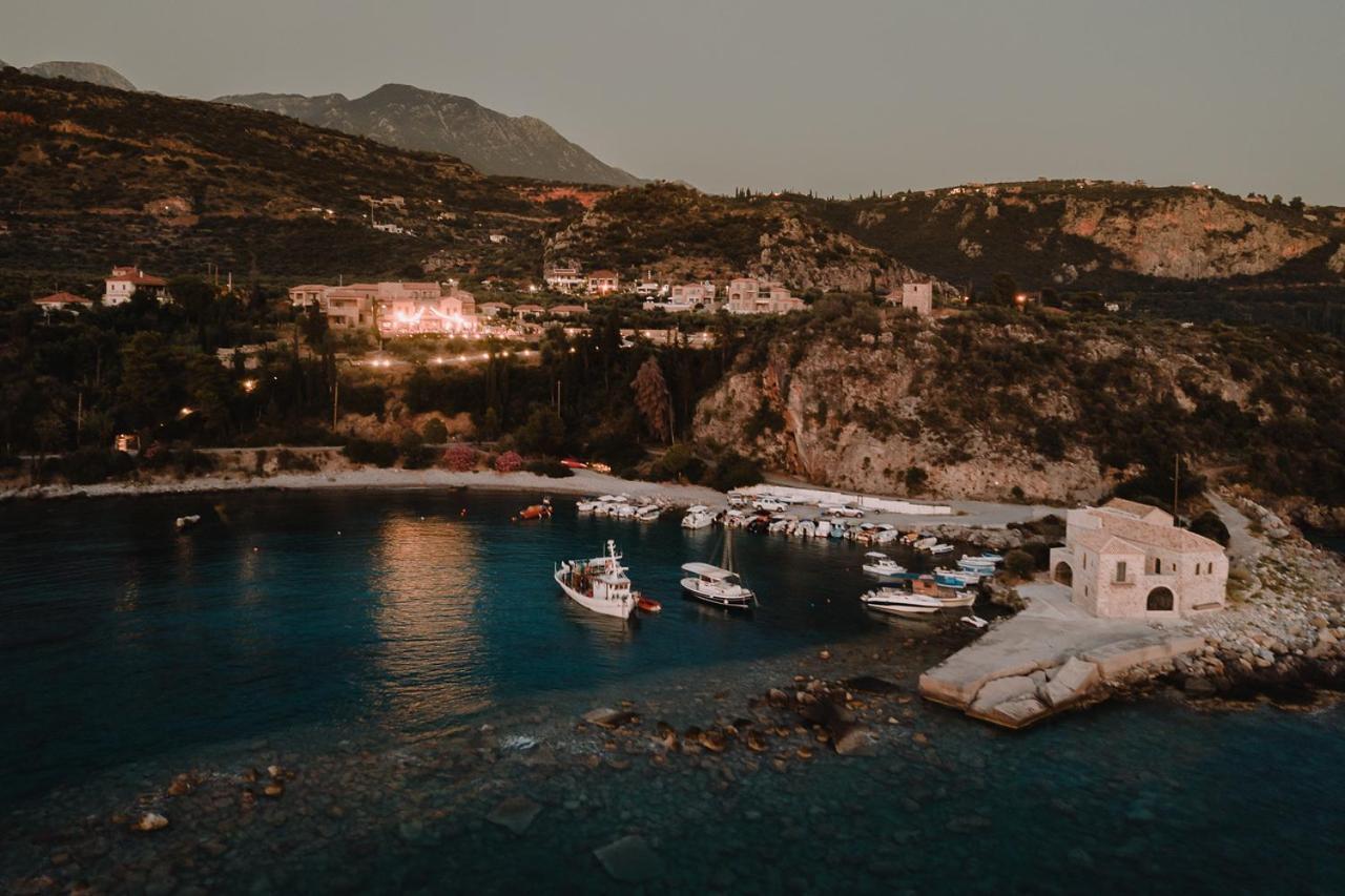 Diapori Suites Hotel Kardhamili Esterno foto