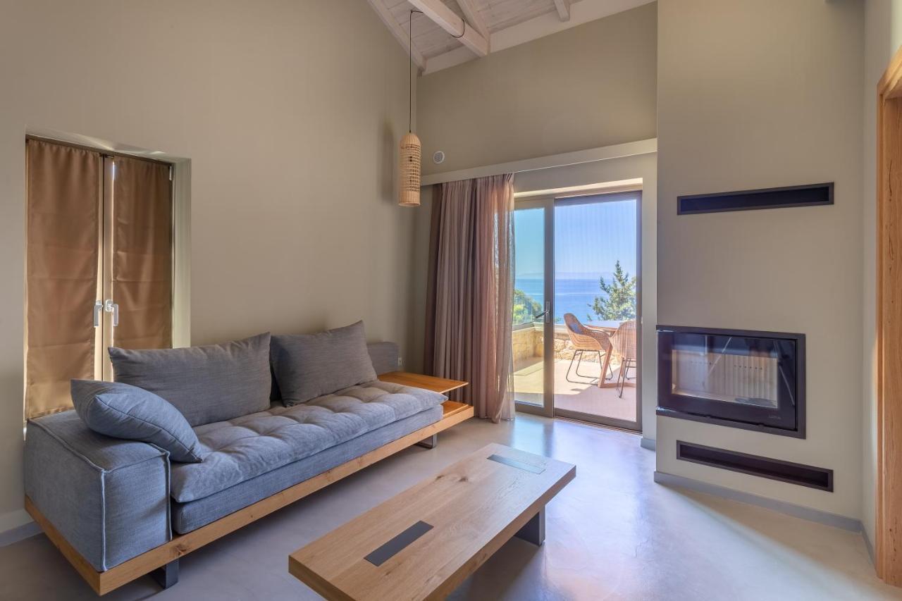 Diapori Suites Hotel Kardhamili Esterno foto