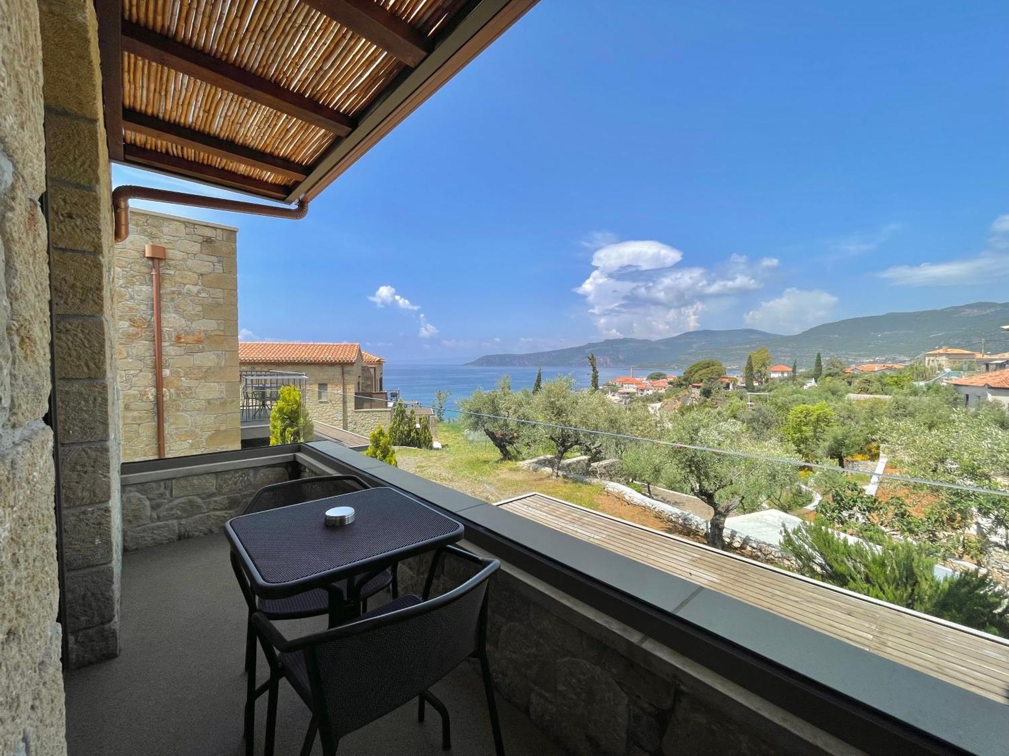 Diapori Suites Hotel Kardhamili Esterno foto