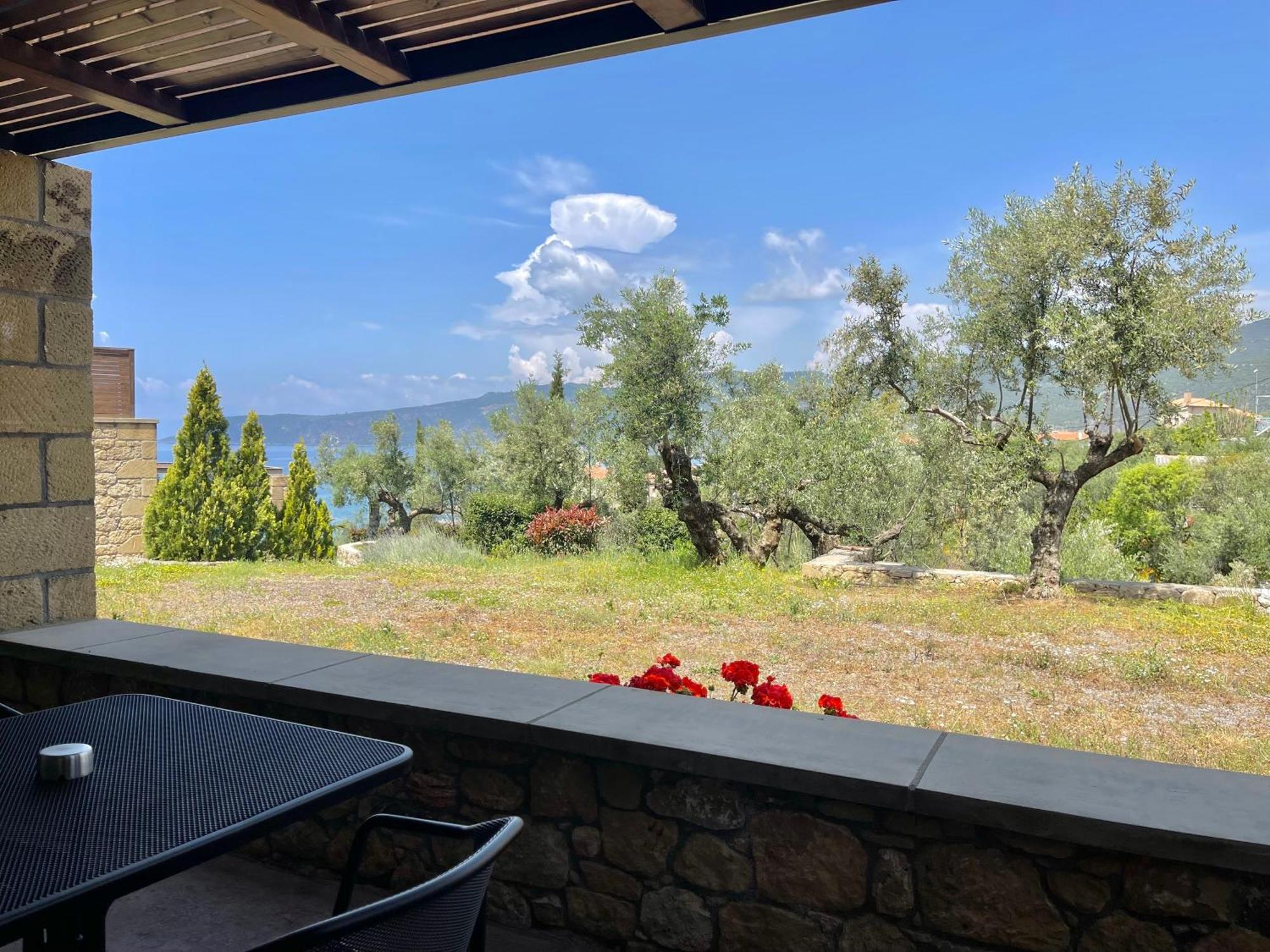 Diapori Suites Hotel Kardhamili Esterno foto