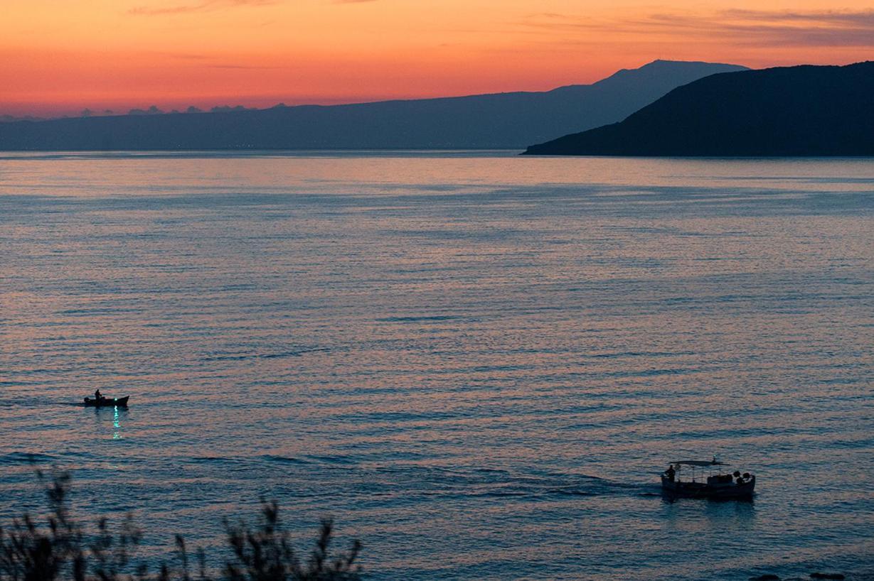 Diapori Suites Hotel Kardhamili Esterno foto