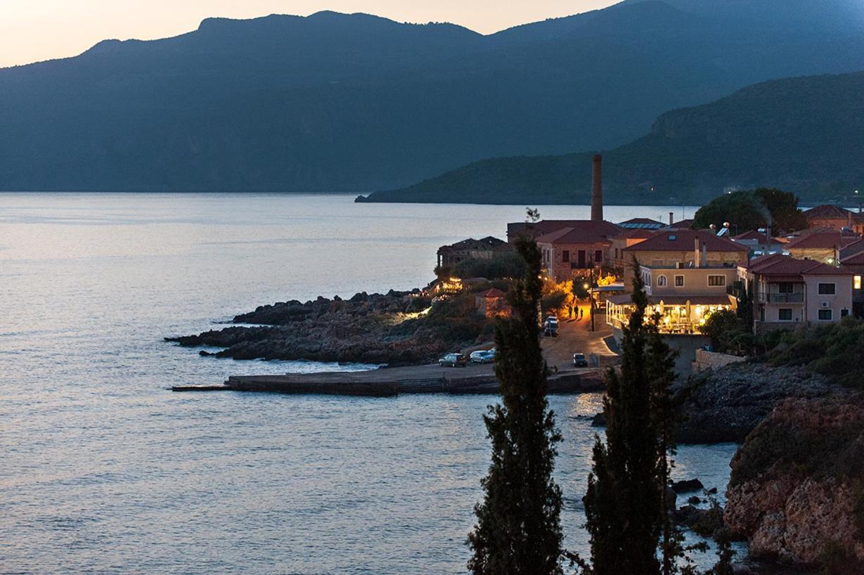 Diapori Suites Hotel Kardhamili Esterno foto